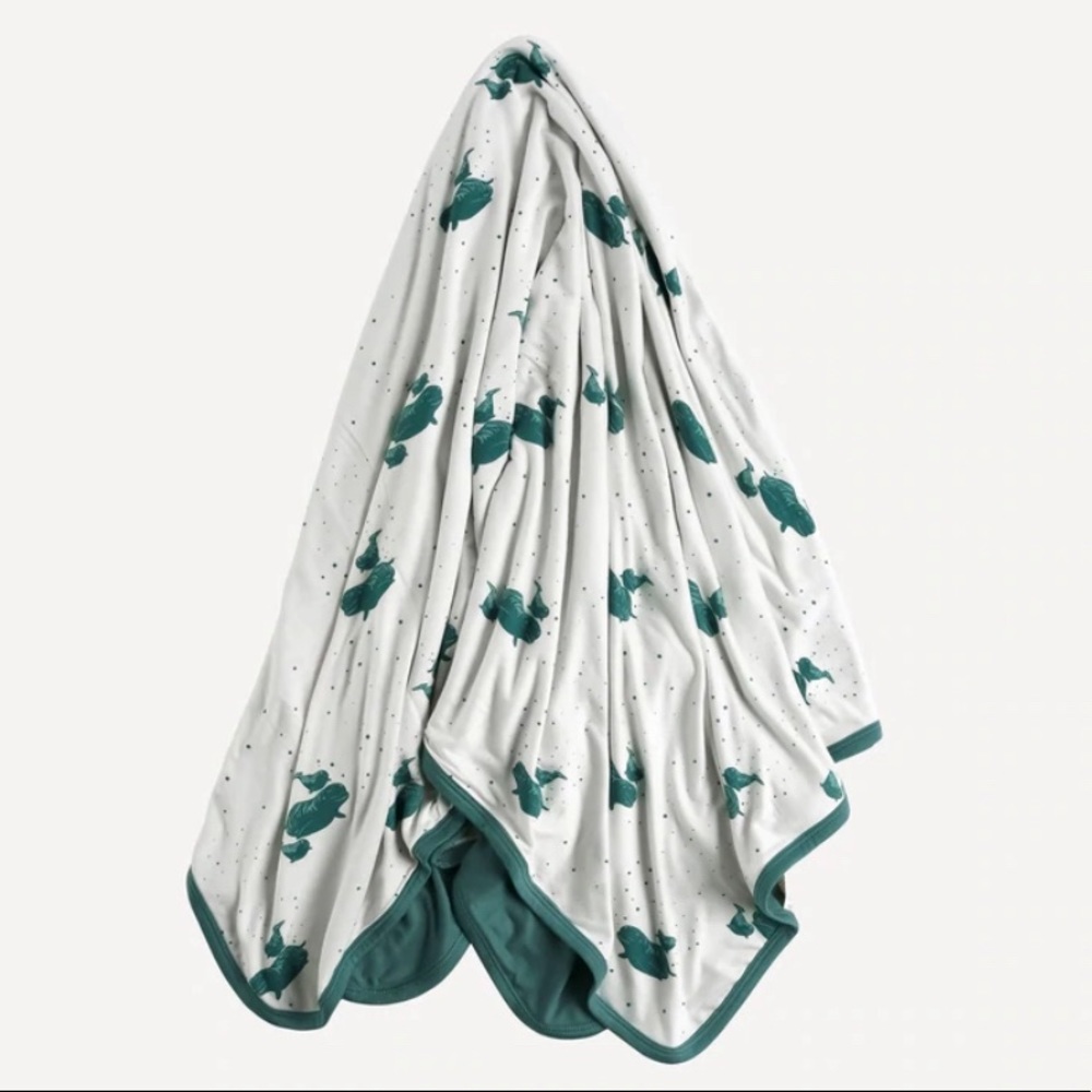 NIB KQ Beluga Blanket